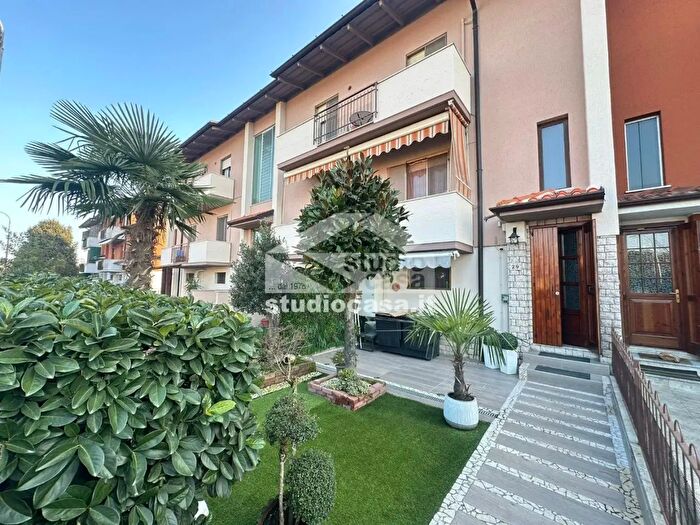 Appartamento trilocale in vendita in Via Zelioli, Ripalta Cremasca