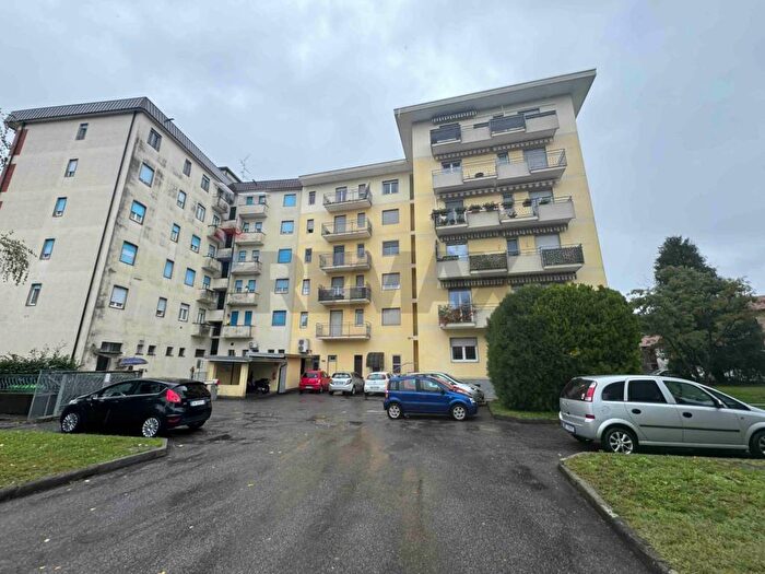 Appartamento trilocale in affitto in VA BAJ, Centro, Cantello