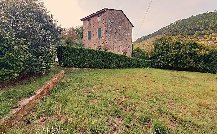 Casa con 8 locali in vendita in Via di SAndrea, Capannori