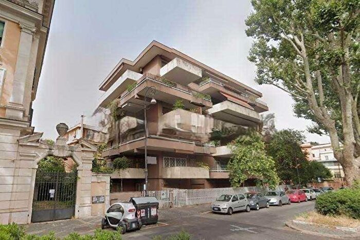 Appartamento trilocale in vendita in Roma