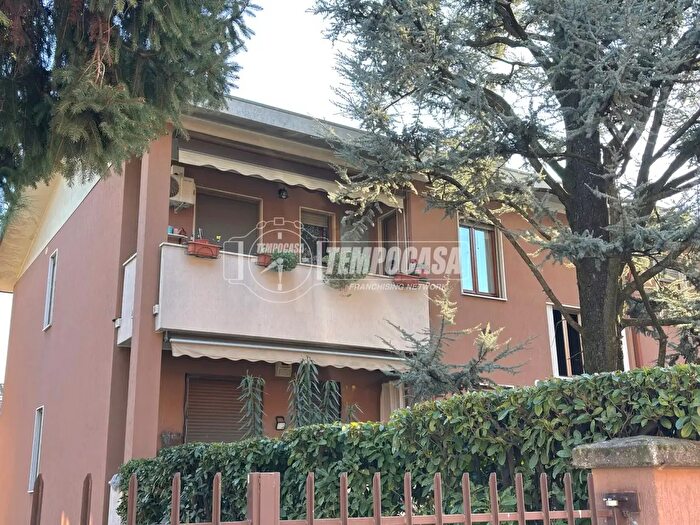 Appartamento trilocale in vendita in Via Carlo Montanari, Bollate