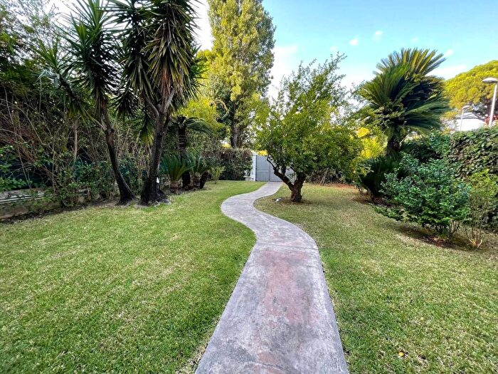 Casa con 6 locali in affitto in Viale dei Pioppi, Mondello Valdesi, Palermo