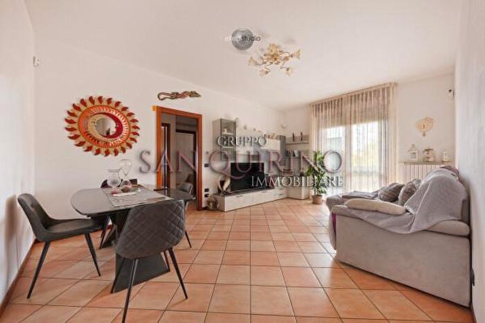 Appartamento quadrilocale in vendita in Via Curiel, Mirandola