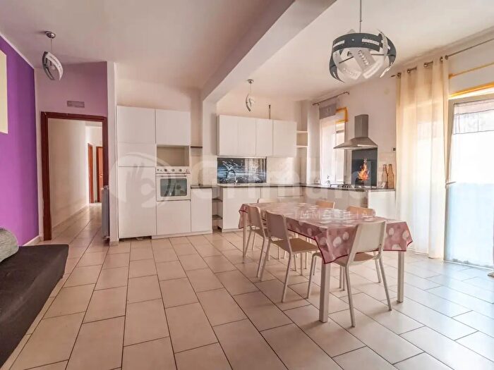 Appartamento con 6 locali in vendita in Viale Santa Panagia, Siracusa