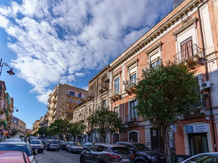 Appartamento con 9 locali in vendita in Via Plebiscito, Catania