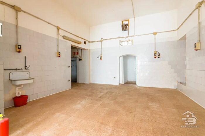 Appartamento quadrilocale in vendita in Vicolo Lanza Manfredonia Zona Monticchio, Manfredonia