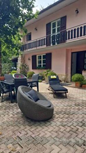 Casa con 5 locali in vendita in Viale Riviera, Villalago