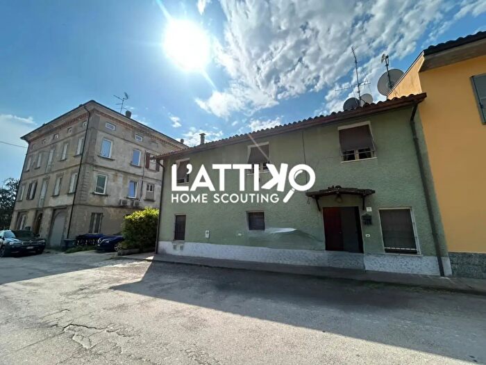Appartamento in vendita in Strada Rocca, Medesano
