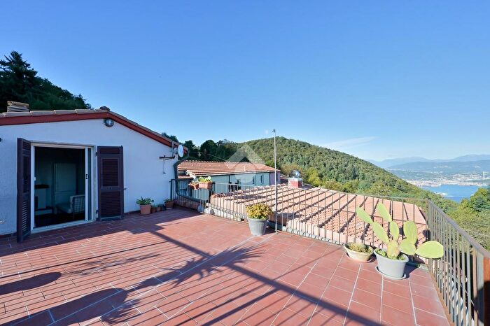 Casa con 5 locali in vendita in Via Castello, La Spezia