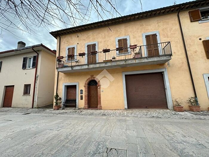 Casa trilocale in vendita in Via Guglielmo Marconi, Sellano
