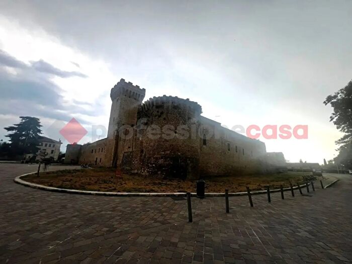 Appartamento con 5 locali in vendita in Via Albornoz, Castel Ritaldi