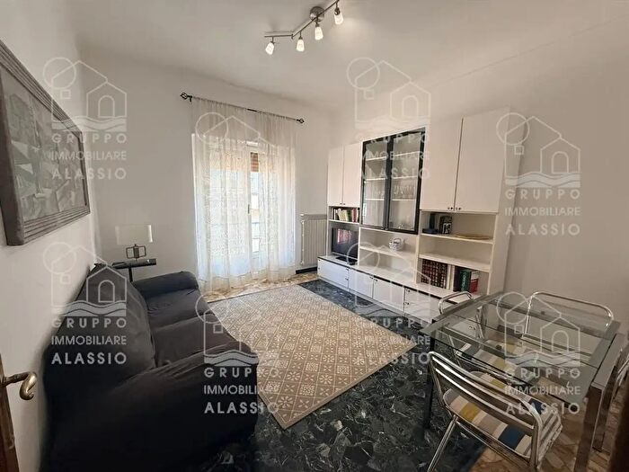 Appartamento quadrilocale in affitto in Alassio