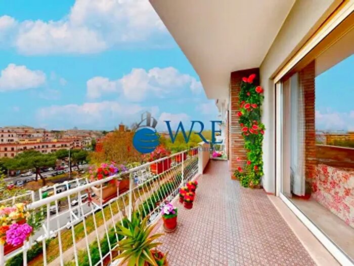 Appartamento quadrilocale in vendita in Circonvallazione Ostiense, Roma