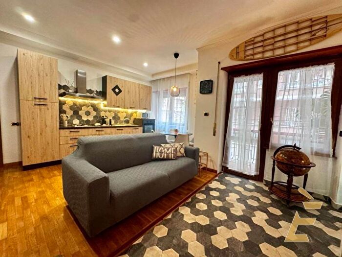 Appartamento trilocale in affitto in Via Diego Simonetti, Ostia Levante, Roma