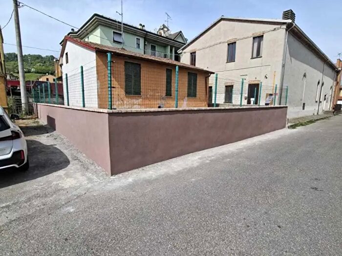 Casa con 5 locali in vendita in Medesano