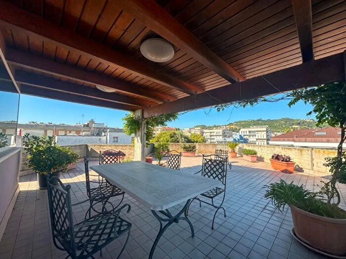 Appartamento con 9 locali in vendita in Lungomare Alcide De Gasperi, Grottammare
