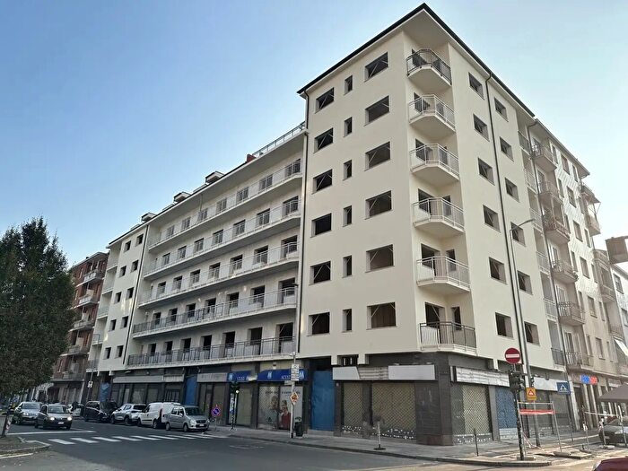 Appartamento quadrilocale in vendita in Piazza Bengasi, Torino