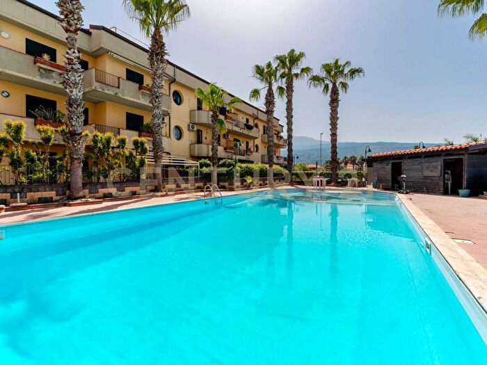 Casa quadrilocale in affitto in Via Spiaggia, Centro, Mascali