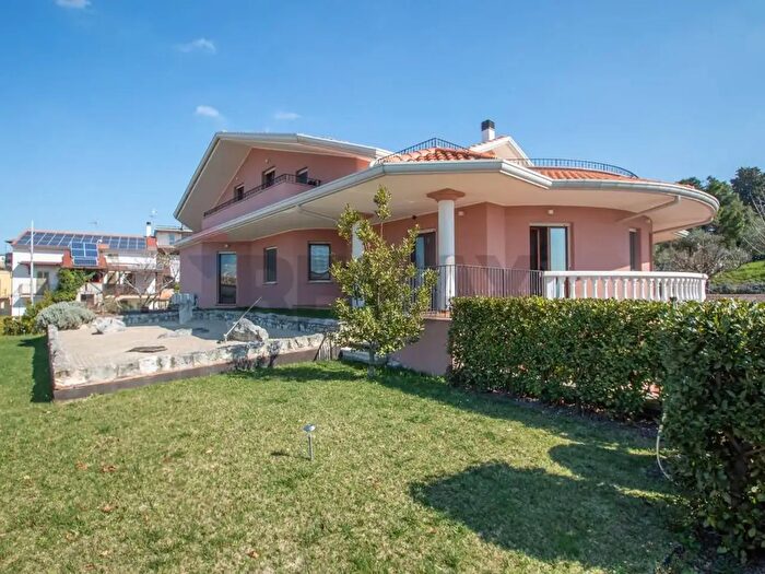 Casa con 15 locali in vendita in Via Concezione, Castel Frentano