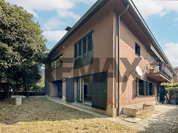 Appartamento con 6 locali in vendita in Viale Cesare Battisti, Monza