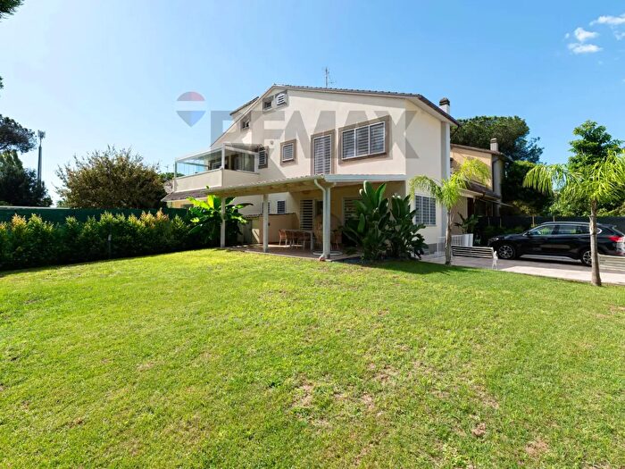 Casa con 6 locali in vendita in Viale dei Diadochi, Roma