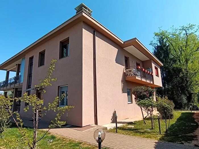 Casa con 10 locali in vendita in Via al Poggio, Casatenovo