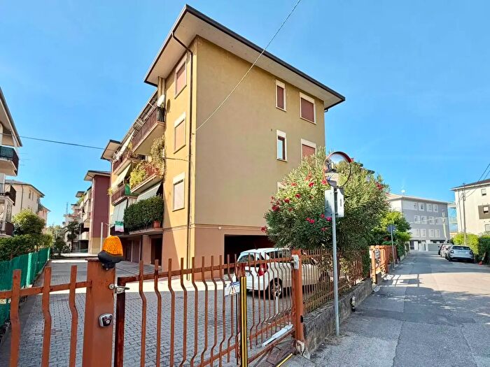 Appartamento con 5 locali in vendita in Vicenza
