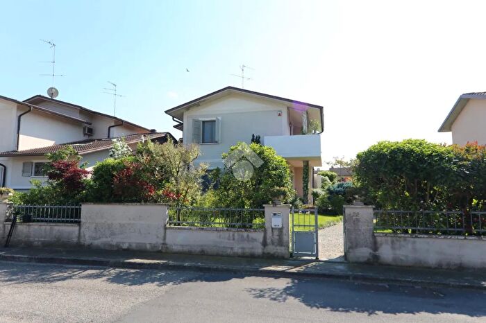 Casa con 5 locali in vendita in Via della Libertà, Porto Mantovano