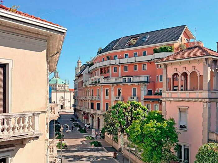 Appartamento quadrilocale in affitto in Via Carlo Travelli, Piazza Santa Maria, Busto Arsizio