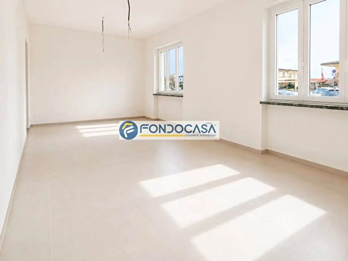 Appartamento trilocale in vendita in Via Carrara, Viareggio