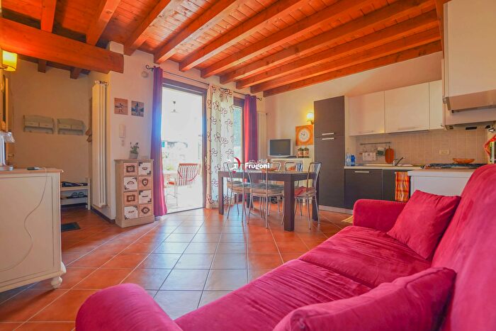 Appartamento bilocale in vendita in Via Dante Alighieri, Manerba Del Garda