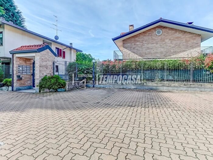 Appartamento bilocale in vendita in Via XXV Aprile Rossini d, Casorate Sempione