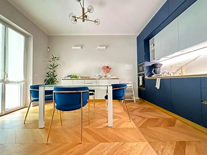 Appartamento trilocale in vendita in Via Raffaello Sanzio, Milano