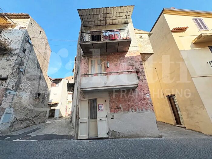 Casa con 6 locali in vendita in Via Santa Maria dell'Agnena, Vitulazio