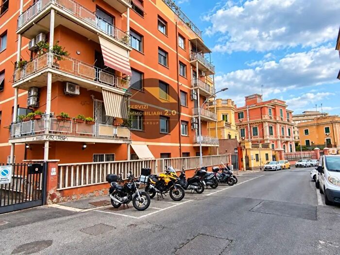 Appartamento trilocale in vendita in Via Alba, Roma