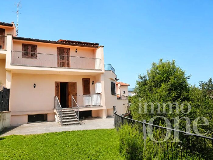 Appartamento con 5 locali in vendita in Via del Pino, Livorno
