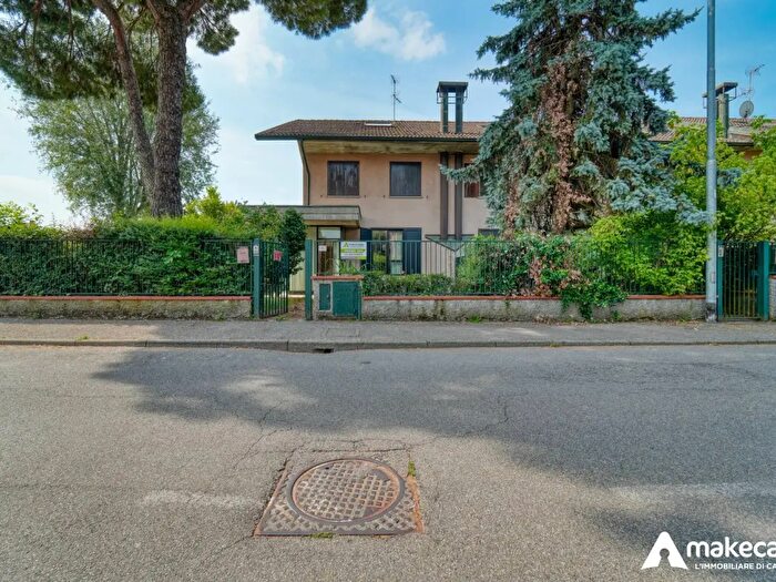 Casa quadrilocale in vendita in Via Giuseppe Garibaldi, San Zenone Al Lambro