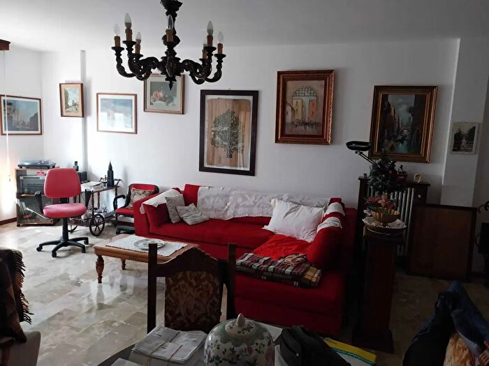 Appartamento con 6 locali in vendita in Piacenza