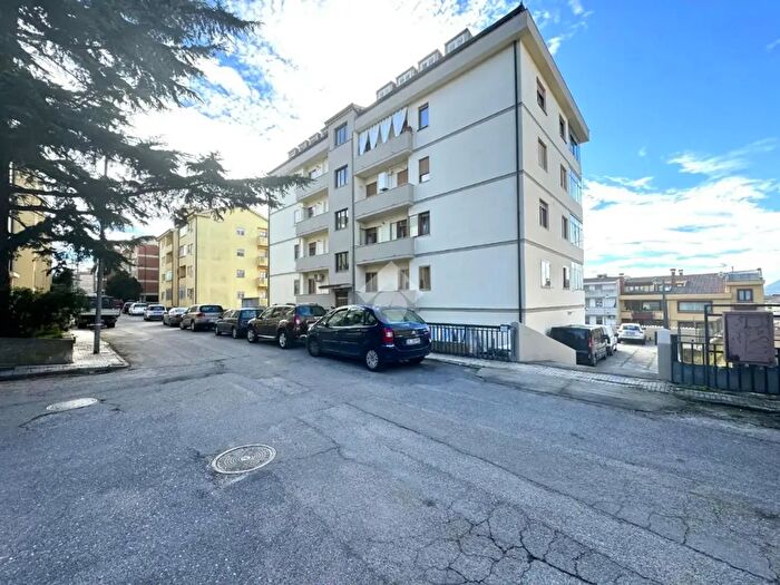 Appartamento con 5 locali in vendita in Via SantAntioco, Nuoro
