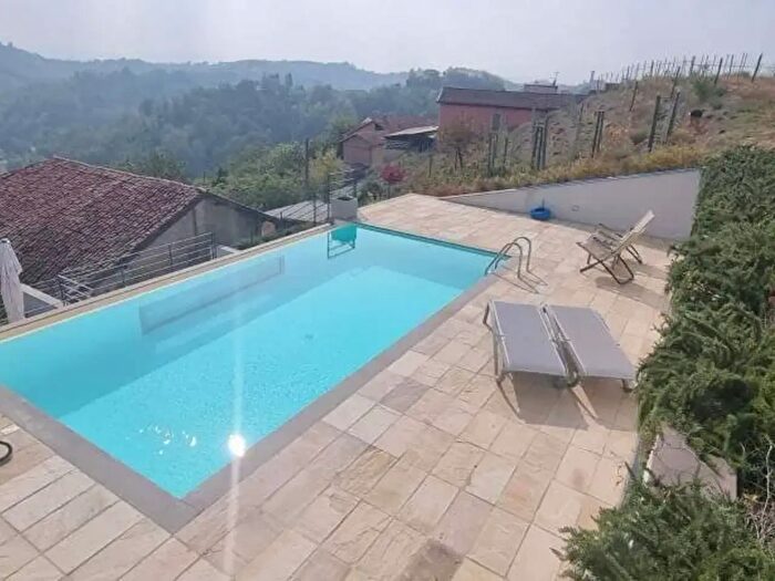 Casa con 7 locali in vendita in Via Cortiglione, Vinchio