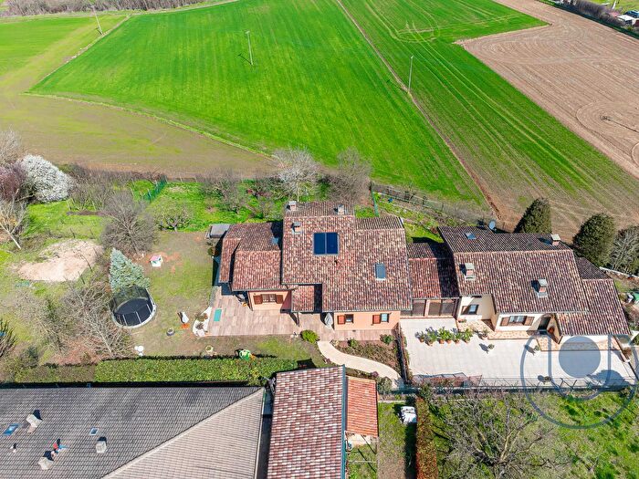 Casa con 10 locali in vendita in Strada Cassano, Cambiano