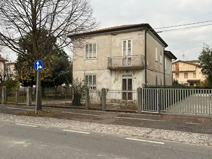 Casa con 6 locali in vendita in Viale I Ricci, Copparo