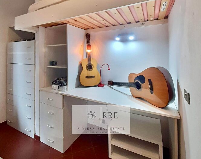 Appartamento con 5 locali in vendita in Via Accame, Pietra Ligure