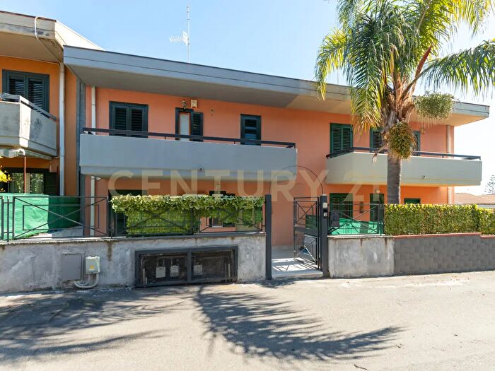 Casa con 7 locali in affitto in Via Vampolieri, Aci Catena