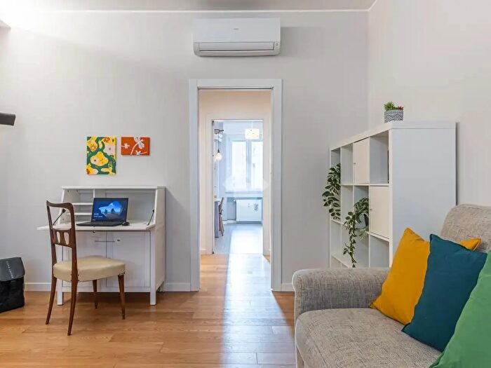 Appartamento trilocale in affitto in Via Alfredo Panzini, Milano