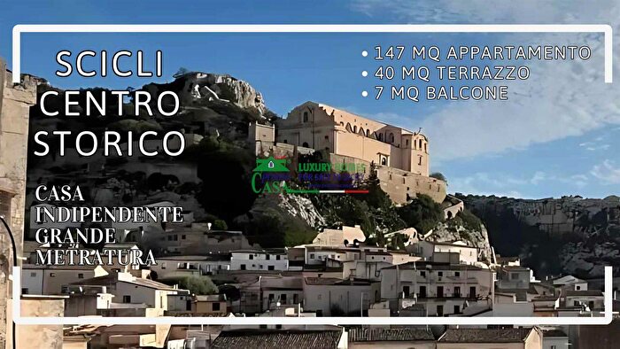 Casa con 7 locali in vendita in Piazzetta Armando Diaz, Scicli