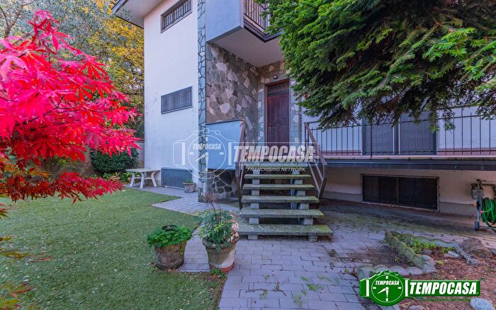 Casa con 5 locali in vendita in Via Palestro, Inveruno