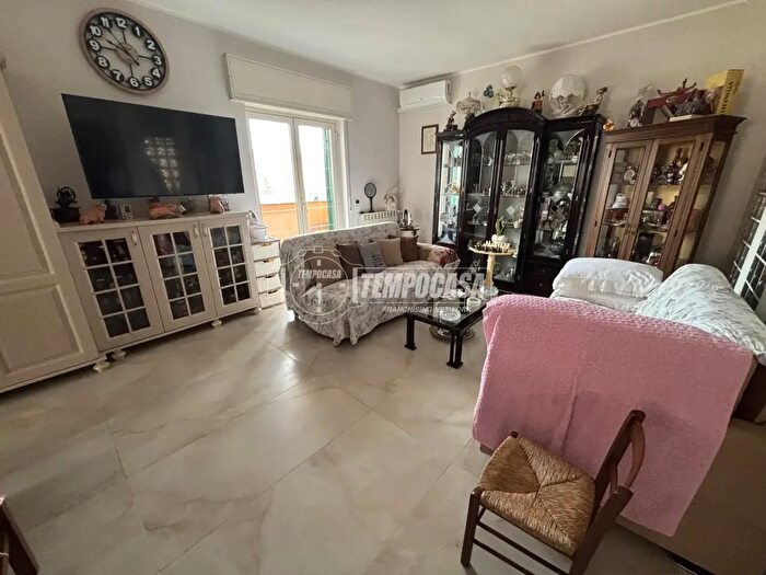 Appartamento quadrilocale in vendita in Via dei Tulipani, Melito Di Napoli