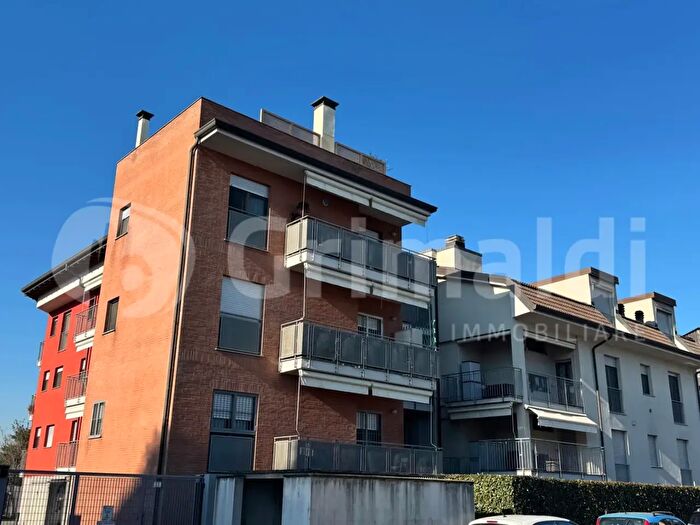 Appartamento con 5 locali in vendita in Via Pordoi, Settimo Milanese