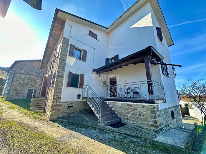 Appartamento quadrilocale in vendita in Via Bagno, Prignano Sulla Secchia